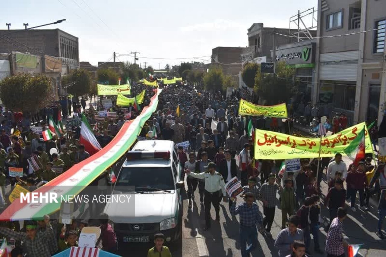 راهپیمایی یوم‌الله ۱۳ آبان در بهاباد برگزار شد