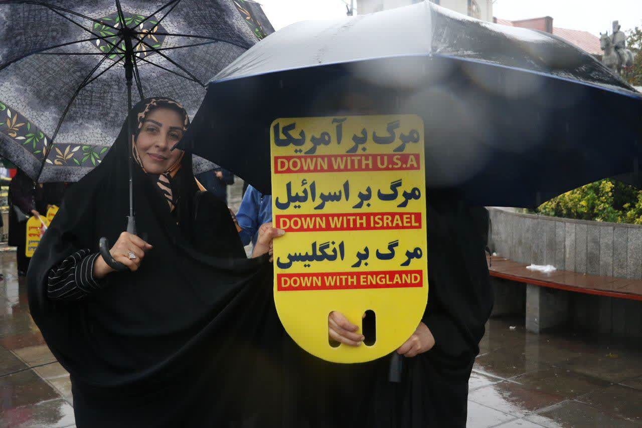 خروش بارانی مردم دیار میرزا در روز ملی مبارزه با استکبار خروش بارانی مردم دیار میرزا در روز ملی مبارزه با استکبار