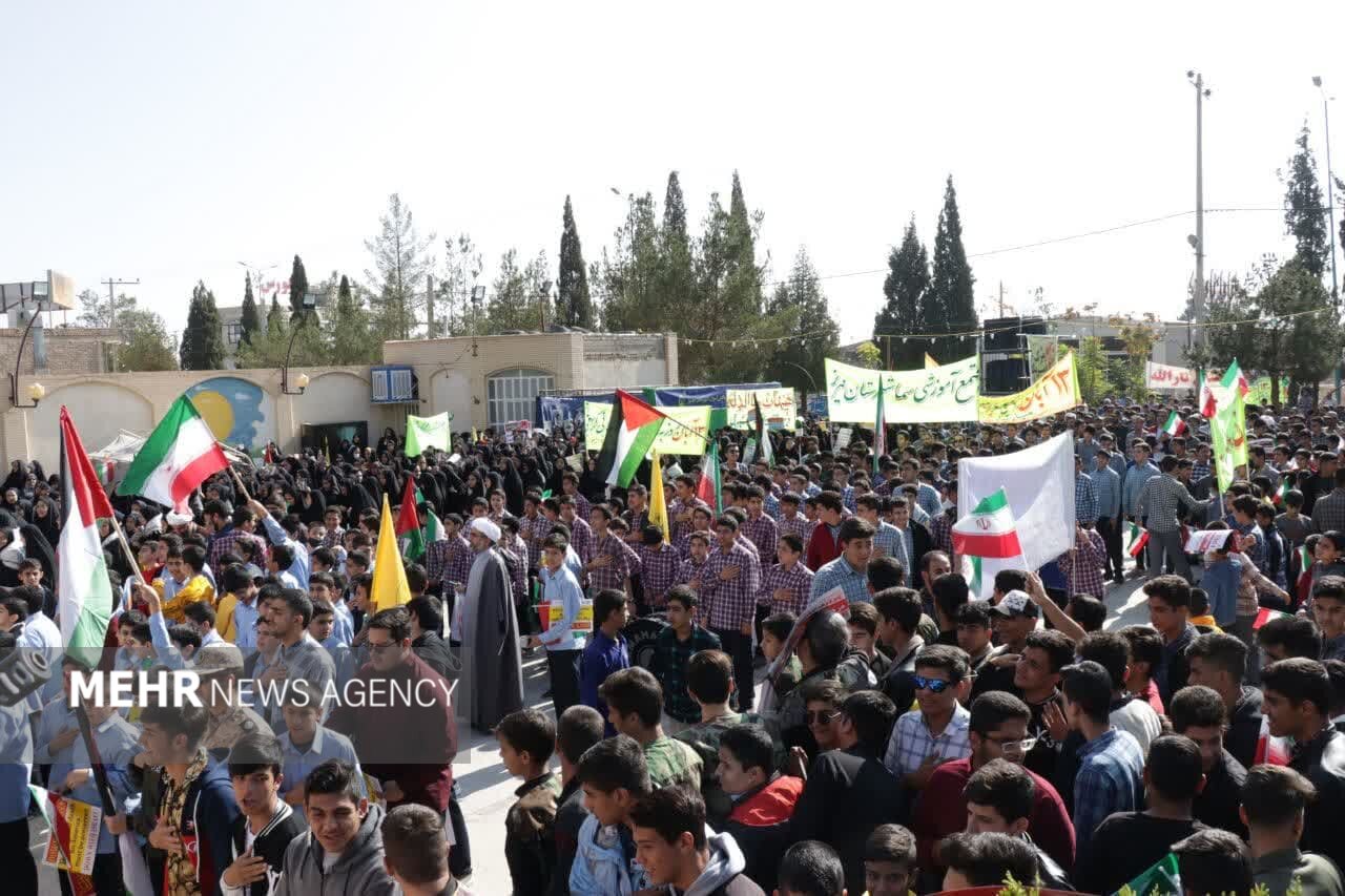 حضور پرشور مهریزیها در راهپیمایی ۱۳ آبان