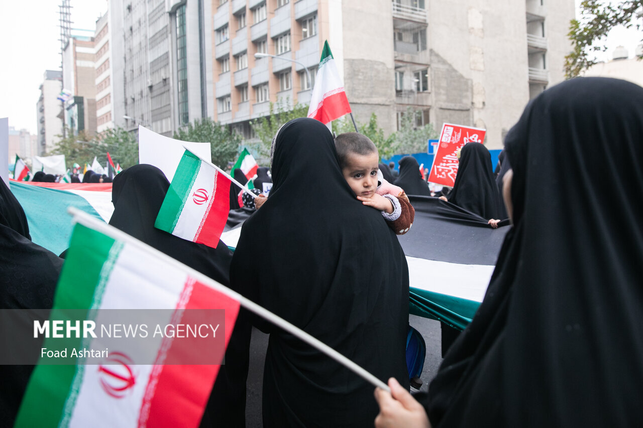 راهپیمایی ۱۳ آبان رنگ و بوی«پیروزی غزه» به خود گرفت
