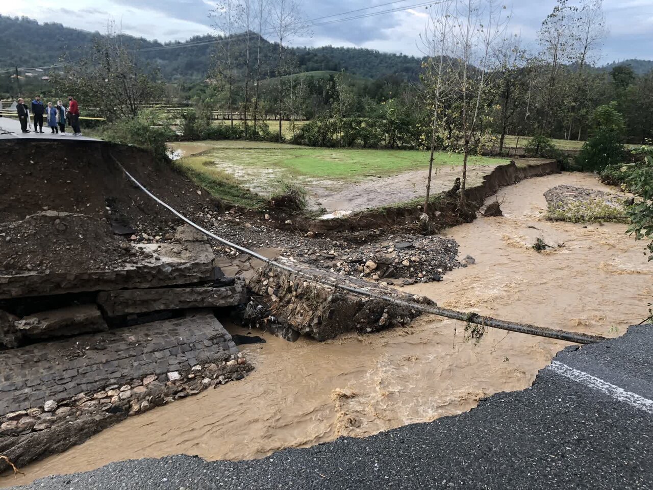 ترک فعل آب منطقه ای گیلان در سیلاب اخیر فومن ترک فعل آب منطقه ای گیلان در سیلاب اخیر فومن