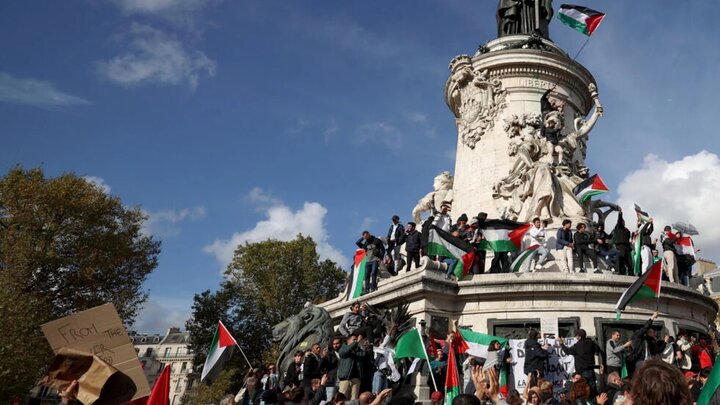 Paris'te binlerce kişi Filistin için sokaklara indi