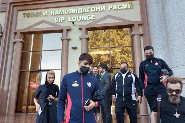 تصاویری از شیطنت رسانه تیم تاجیکستانی/ پرسپولیس آبیپوش شد!