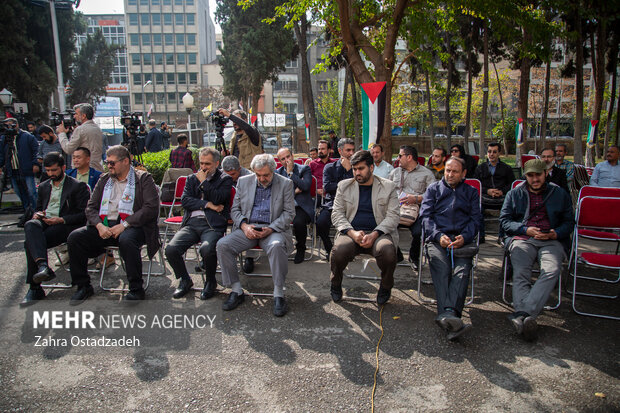 گردهمایی اهالی رسانه در محکومیت جنایت غزه صبح امروز یک شنبه ۱۴ آبان ۱۴۰۲ در لانه جاسوسی آمریکا برگزار شد