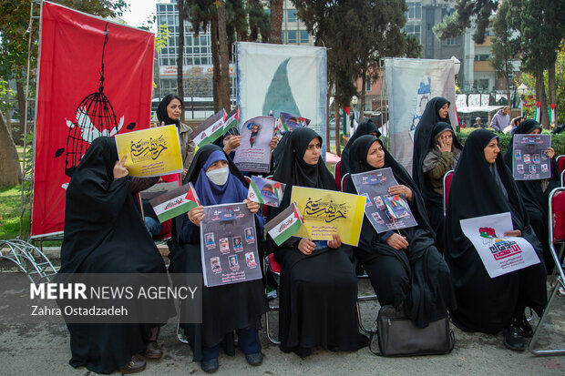 گردهمایی اهالی رسانه در محکومیت جنایت غزه صبح امروز یک شنبه ۱۴ آبان ۱۴۰۲ در لانه جاسوسی آمریکا برگزار شد