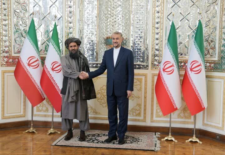 وزير الخارجية الإيراني يلتقي ملا عبدالغني برادر في طهران 