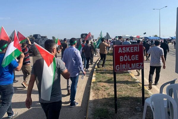 ABD'nin İncirlik Üssü önünde protesto