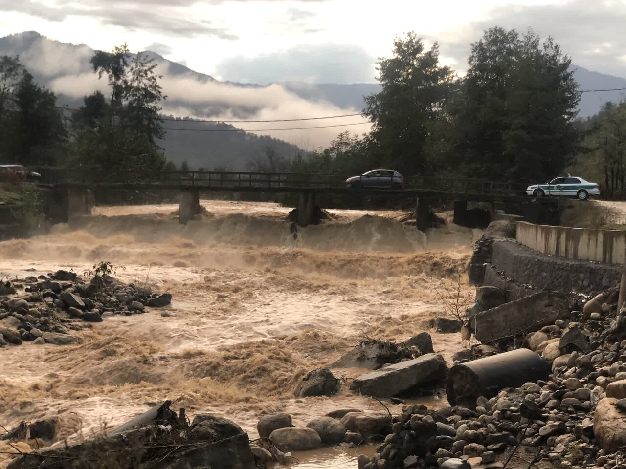 خروش رودخانه «دارباغ» در فومن خروش رودخانه «دارباغ» در فومن