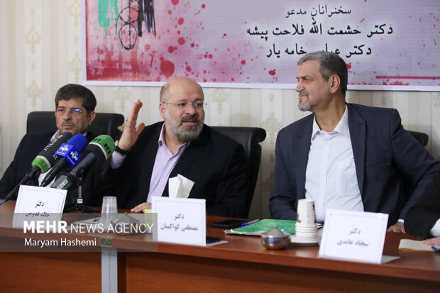 خالد قدومی نماینده جنبش حماس در ایران در حال سخنرانی در نشست جوانان احزاب اصلاح طلب در حمایت از مردم مظلوم غزه است