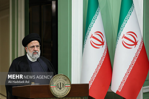 حجت الاسلام سید ابراهیم رئیسی رئیس جمهور  در کنفرانس مطبوعاتی مشترک رئیس جمهور ایران و نخست وزیر عراق حضور دارد