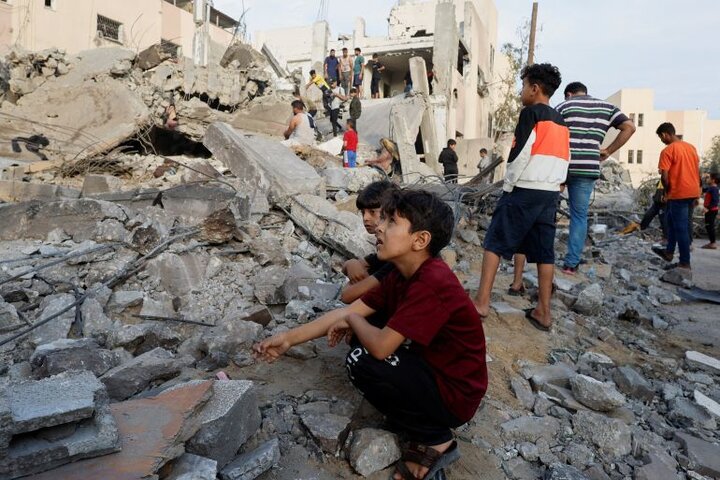 غزہ پر صہیونی جارحیت جاری، فلسطینی گھر چھوڑنے پر تیار نہیں، نیویارک ٹائمز