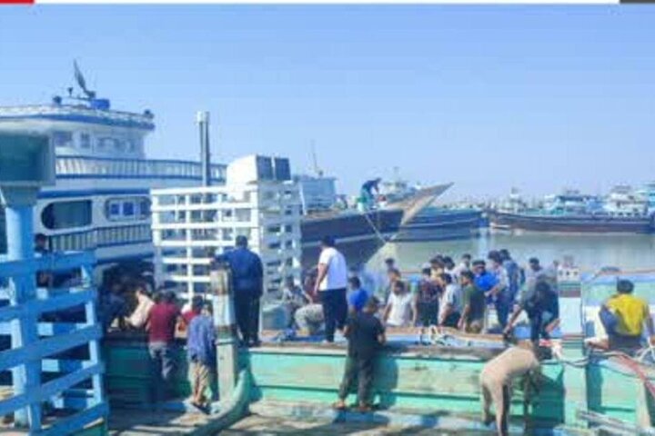 آتش سوزی شناور باری در اسکله بندر ریگ مهار شد آتش سوزی شناور باری در اسکله بندر ریگ مهار شد