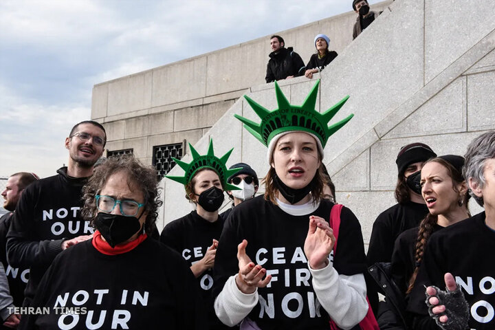 Jewish New Yorkers protest at Statue of Liberty to demand ceasefire in Gaza