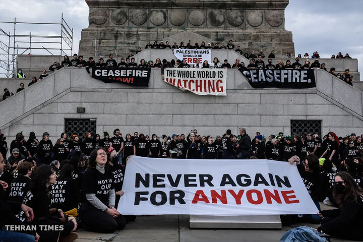 Jewish New Yorkers protest at Statue of Liberty to demand ceasefire in Gaza