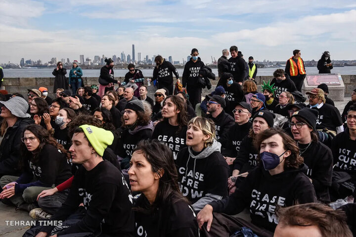 Jewish New Yorkers protest at Statue of Liberty to demand ceasefire in Gaza