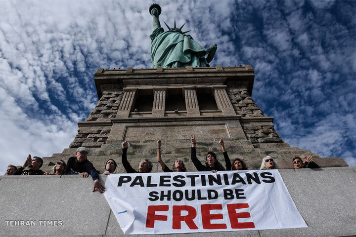 Jewish New Yorkers protest at Statue of Liberty to demand ceasefire in Gaza