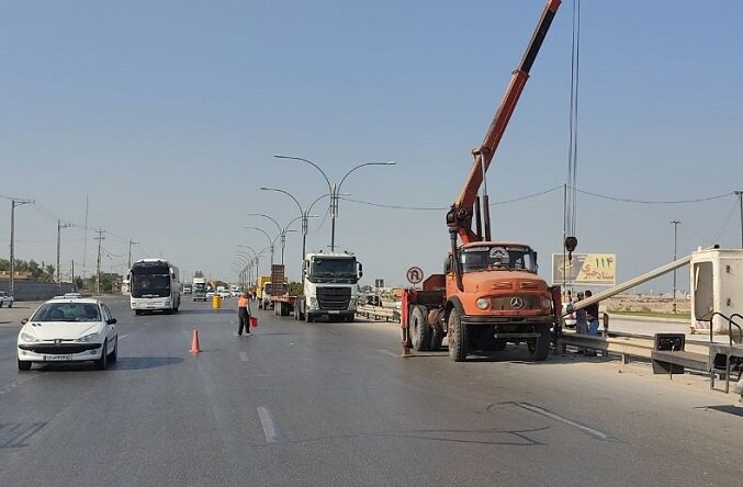 نصب حفاظ بتنی و نوسازی روشنایی بزرگراه بوشهر- چغادک آغاز شد