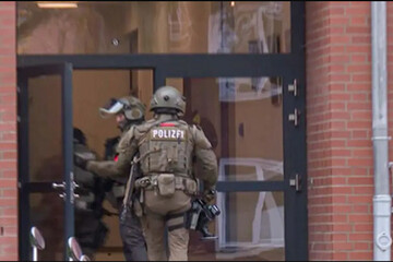 ورود افراد مسلح به مدرسه‌ای در شهر هامبورگ آلمان/ نیروهای ویژه به محل حادثه اعزام شدند+  فیلم