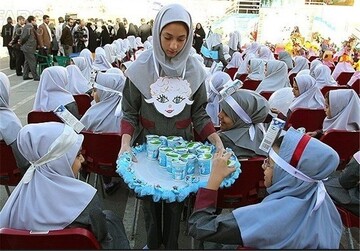 ۱۲۲ هزار دانش‌آموز استان بوشهر زیر پوشش شیر رایگان قرار دارند