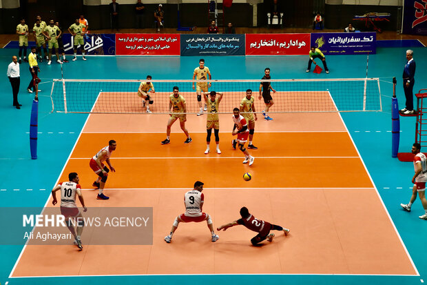 عقب‌گرد والیبال و نمایان شدن زخم‌کاری/ معضل کهنه علیه ورزش ایران