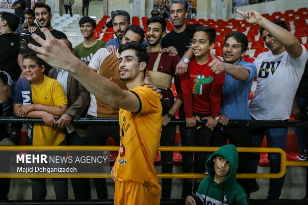 دیدار تیم‌های والیبال شهداب یزد و  طبیعت اسلامشهر