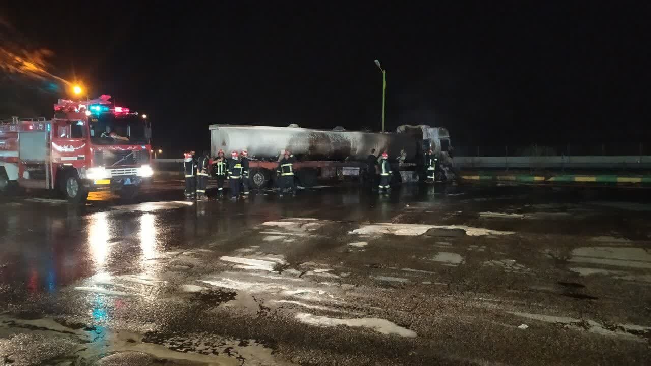 آتشسوزی تانکر ۳۰ هزار لیتری سوخت در کاشان/حادثه خسارت جانی نداشت