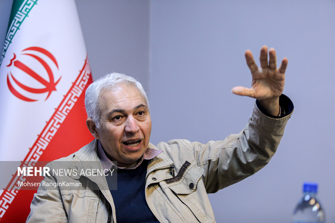 تکنولوژی چاقوی دو لبه نیست / نمیتوان تکنولوژی را غسل تعمید داد