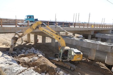 روند پیشرفت پروژه۶خطه کردن محور پل زائر تا پایانه مهران مناسب است
