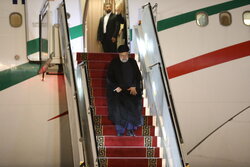 پس از انجام سفری دو روزه به الجزایر رییسی به تهران بازگشت