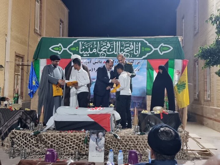 مراسم بزرگداشت ۲۰۰۰ شهید دانش آموز غزه در گناوه برگزار شد