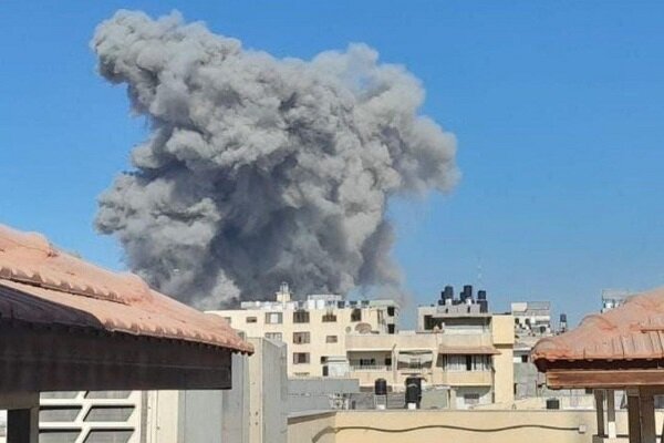 Israeli air strikes hit vicinity of two of two Gaza hospitals