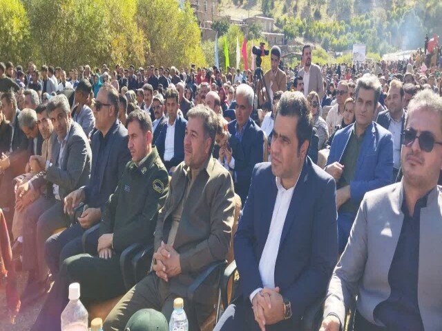 درخشش دانههای یاقوت در روستای دله مرز/سروآباد قطب تولید انار