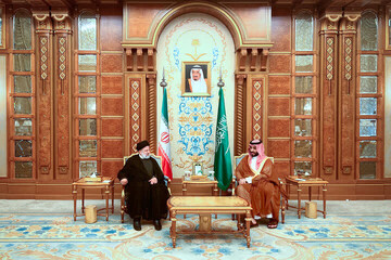 الرئيس الإيراني يلتقي ولي العهد السعودي