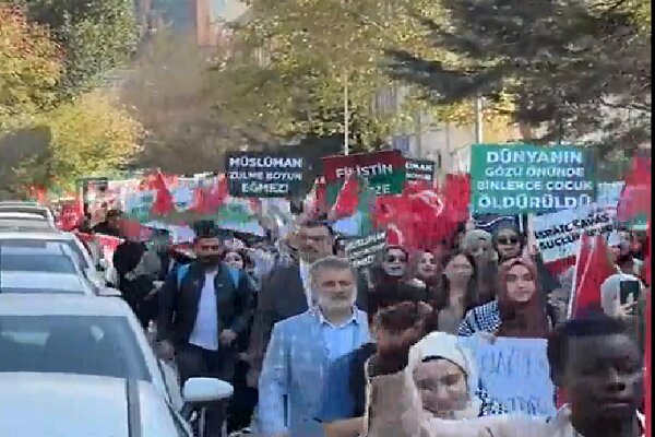 Marmara Üniversitesi öğrencilerinden Filistin'e destek gösterisi Marmara Üniversitesi öğrencilerinden Filistin'e destek gösterisi