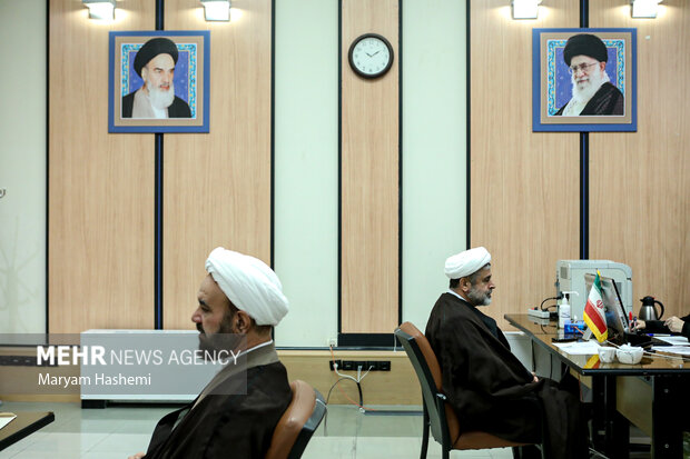 دومین روز نام نویسی داوطلبان ششمین دوره انتخابات مجلس خبرگان رهبری و دوازدهمین دوره مجلس شورای اسلامی، صبح روز شنبه ۲۰ آبان ۱۴۰۲ در ستاد انتخاباتی وزارت کشور برگزار شد