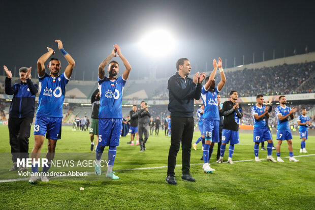 استقلال به تیم «آهنی» لیگ رسید/ تراکتور به دنبال آشتی با هواداران