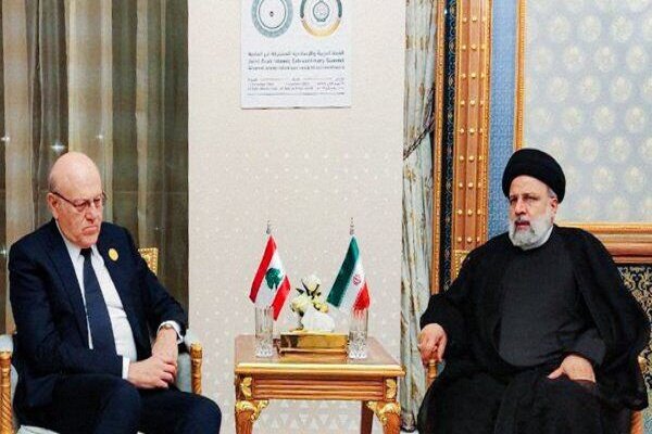 Raeis holds several meetings on sidelines of Arab-OIC summit
