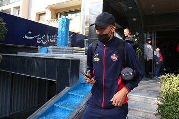 خط و نشان مهاجم سوئدی برای خروج از لیست بازیکنان پرسپولیس!