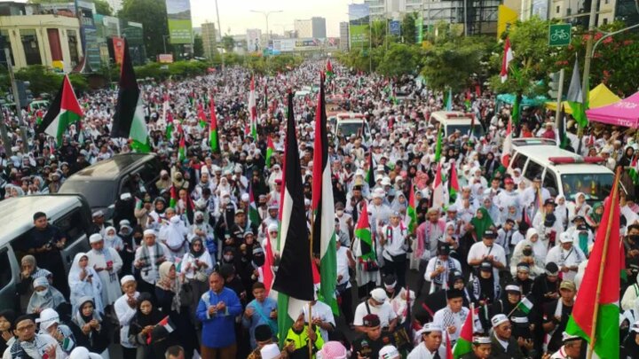 استمرار المسيرات الجماهيرية في إندونيسيا دعما لفلسطين