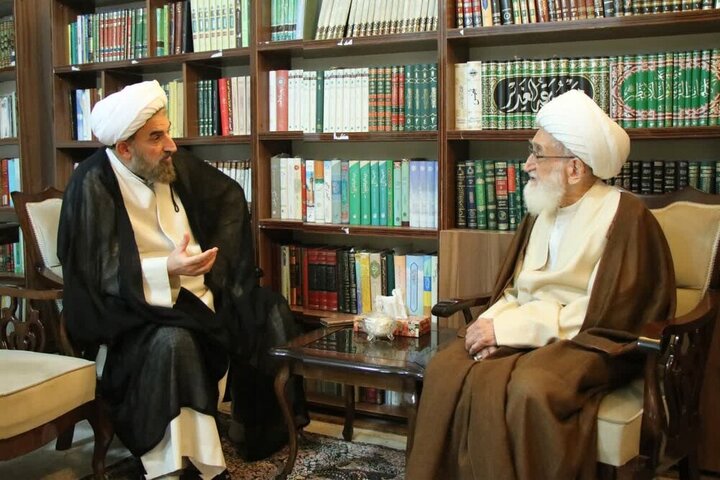 تاکید آیت الله نوری همدانی بر تقویت ارتباط با پیروان ادیان الهی