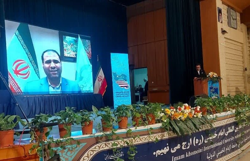 فضای مجازی و هوش مصنوعی نباید جای معلم را بگیرد