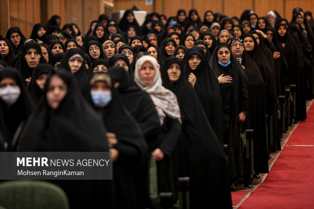 سومین اجلاسیه مجمع جهانی مستضعفین (مقاومت) صبح امروز سه‌شنبه ۲۳ آبان ۱۴۰۲ با حضور سردار غلامرضا سلیمانی رئیس سازمان بسیج مستضعفین و سردار محمدرضا نقدی معاون هماهنگ کننده سپاه پاسداران در سالن پنج آذر سازمان بسیج مستضعفین برگزار شد