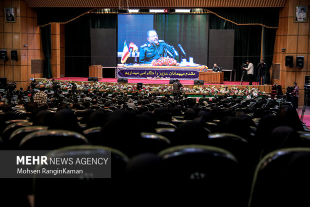 سردار غلامرضا سلیمانی رئیس سازمان بسیج مستضعفین در حال سخنرانی در سومین اجلاسیه مجمع جهانی مستضعفین است