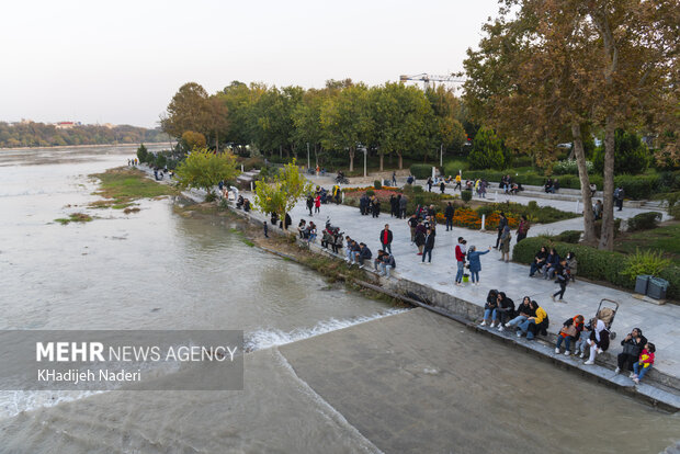 İsfahan'ın Zayandeh Rud nehrinden fotoğraflar