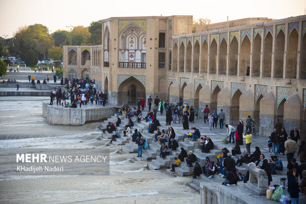 İsfahan'ın Zayandeh Rud nehrinden fotoğraflar