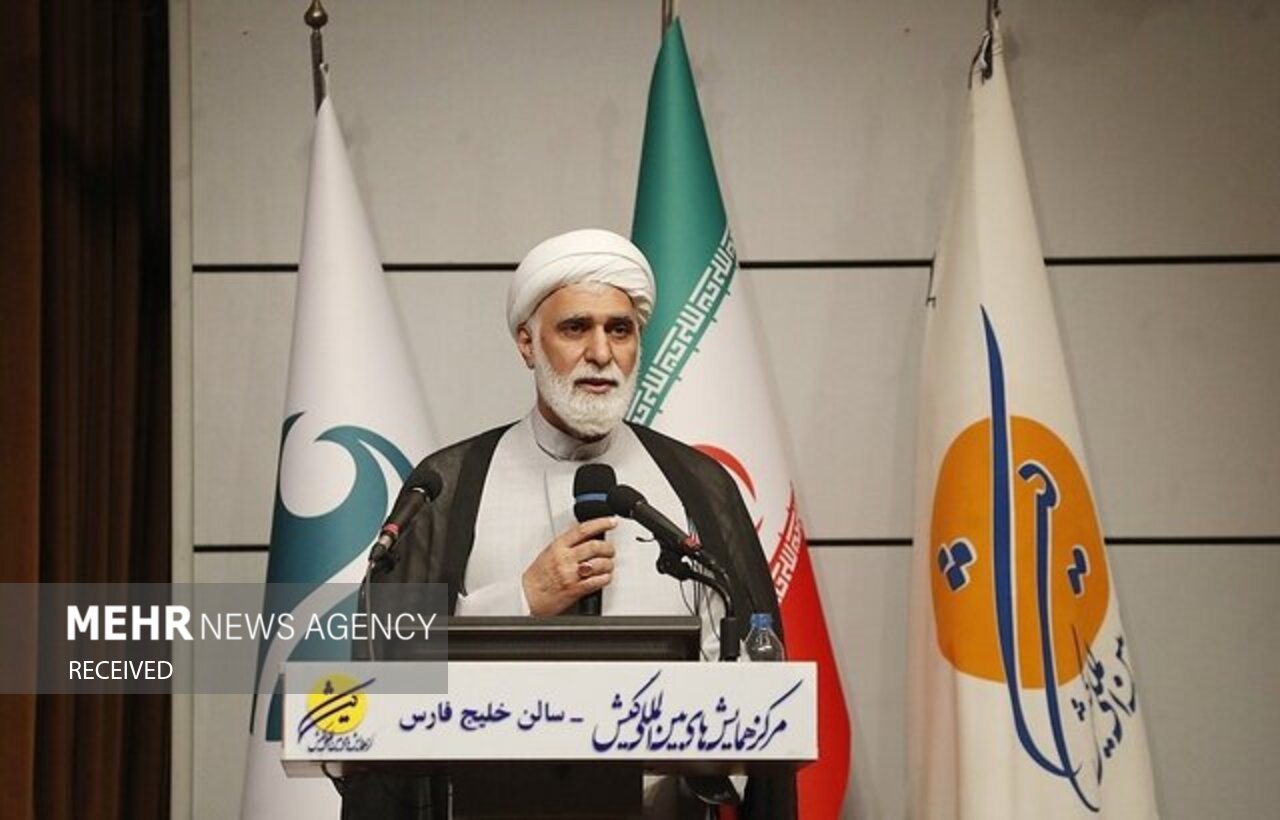 بی‌نیاز: مدارس و مراکز علمی جزیره باید در شأن جایگاه کیش توسعه یابند