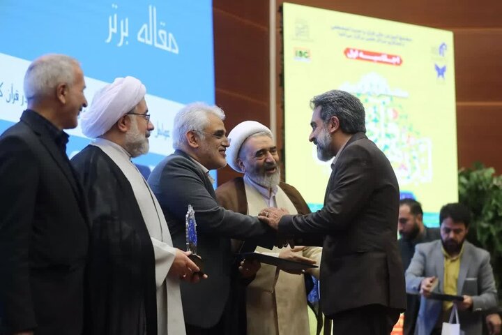 رهبر انقلاب در هر حوزهای که ورود میکنند سرآمد و مبتکر میشوند