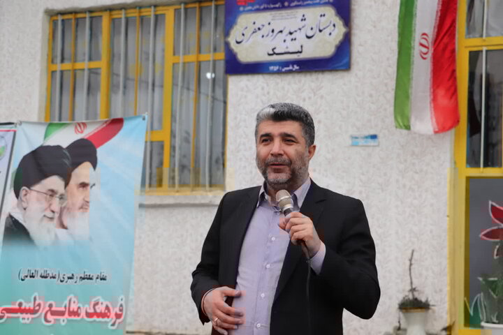 اجرای ویژه برنامه طرح مردمی کاشت درخت در یک مدرسه سیاهکل