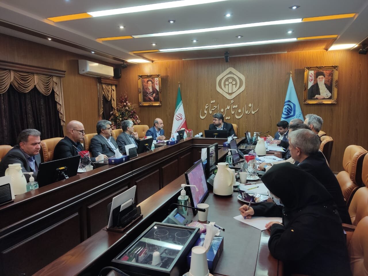 رایزنی انجمن داروسازان با بیمهها/ جزئیات دو نشست جداگانه