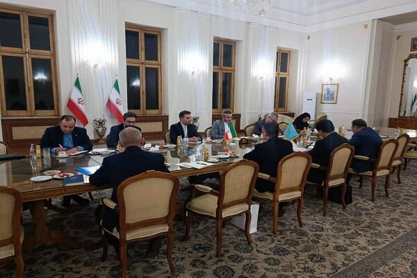 ایران اور روس کے درمیان اعلی سطحی اجلاس، خطے کی صورتحال پر تبادلہ خیال